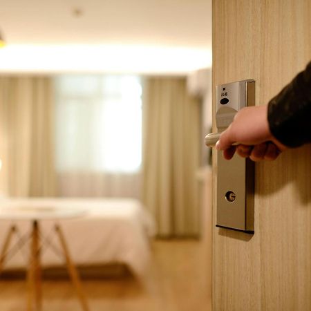 Hotel Sukoon - Ramesh Nagar Új-Delhi Kültér fotó