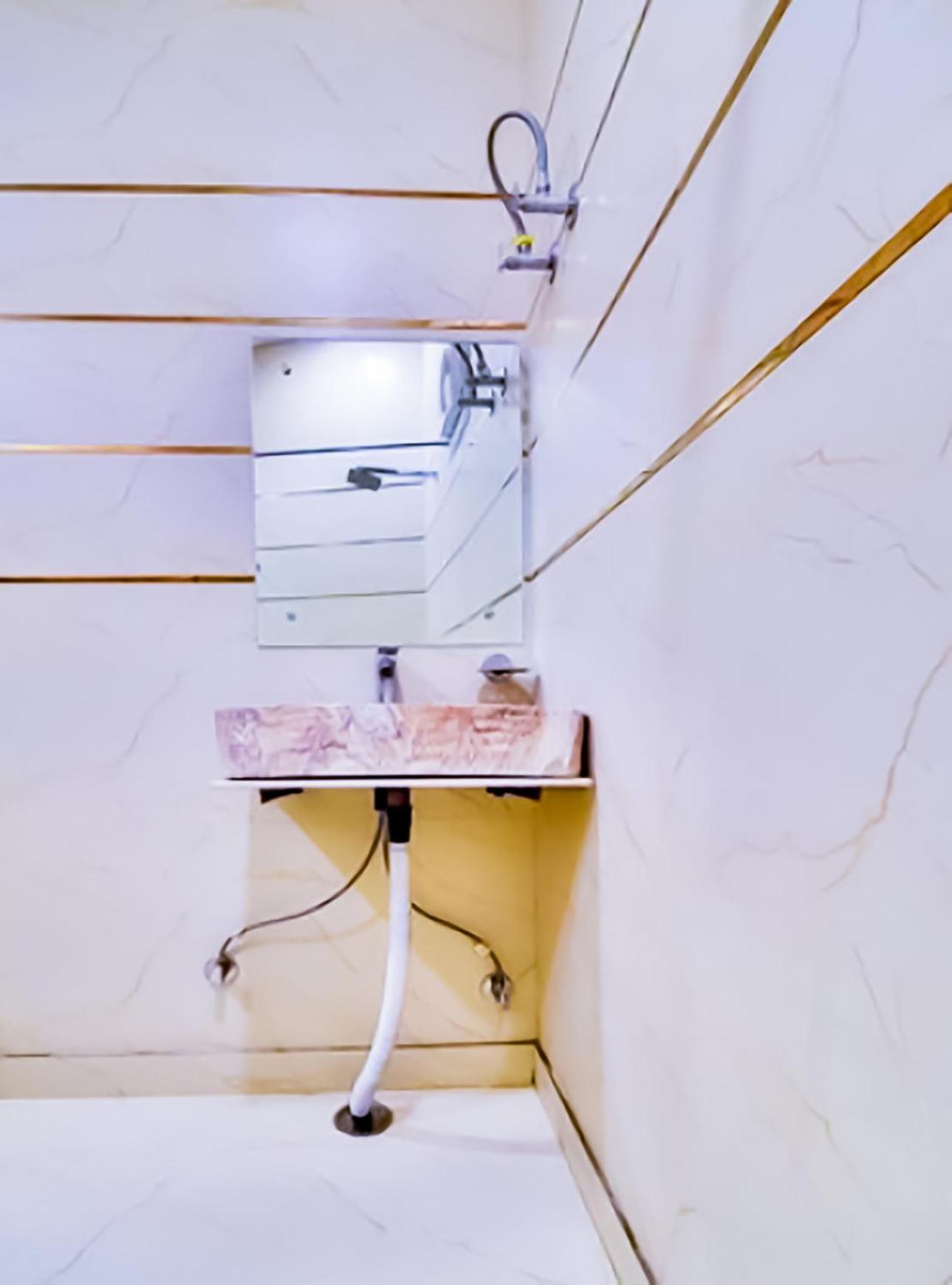 Hotel Sukoon - Ramesh Nagar Új-Delhi Kültér fotó