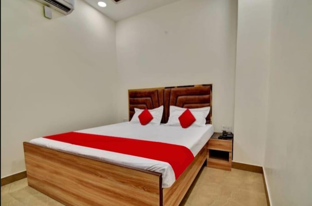 Hotel Sukoon - Ramesh Nagar Új-Delhi Kültér fotó