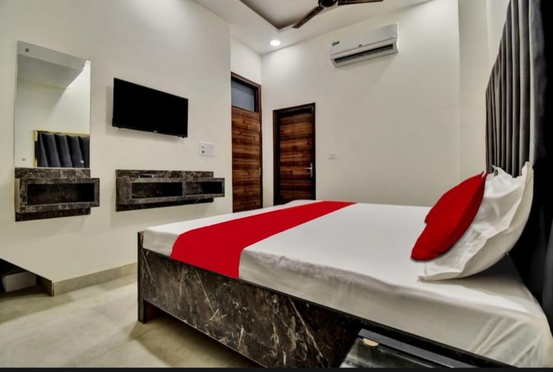 Hotel Sukoon - Ramesh Nagar Új-Delhi Kültér fotó