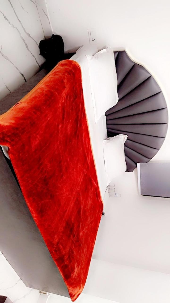 Hotel Sukoon - Ramesh Nagar Új-Delhi Kültér fotó