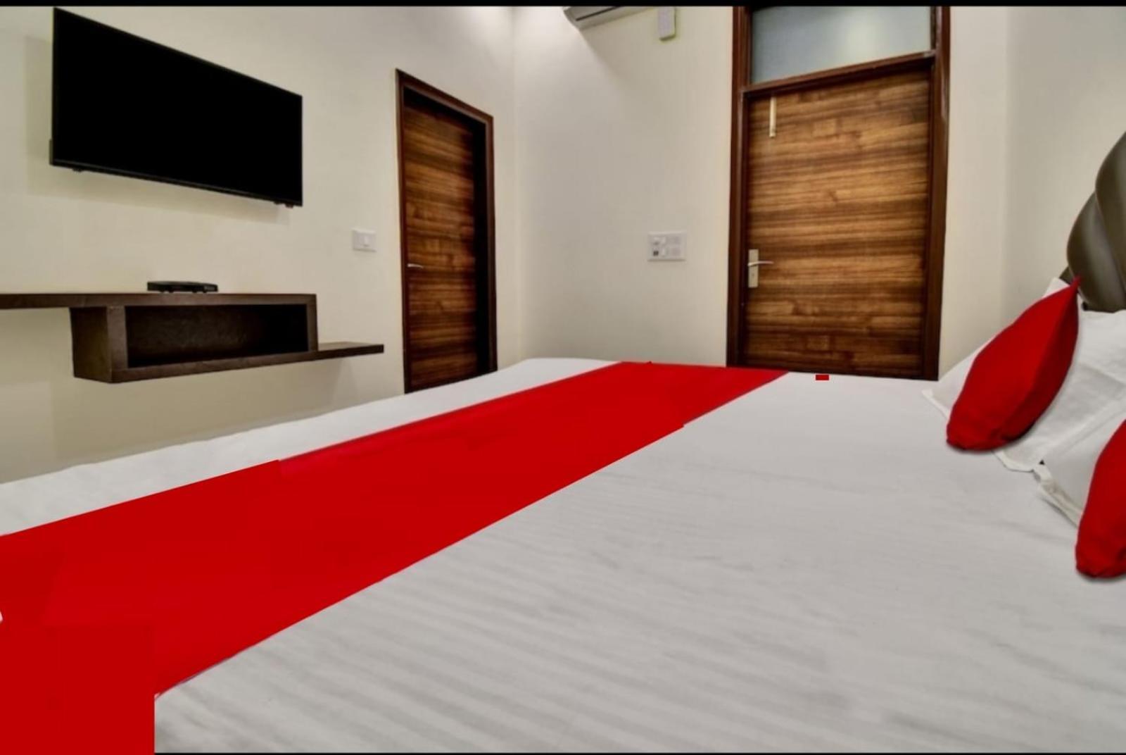 Hotel Sukoon - Ramesh Nagar Új-Delhi Kültér fotó